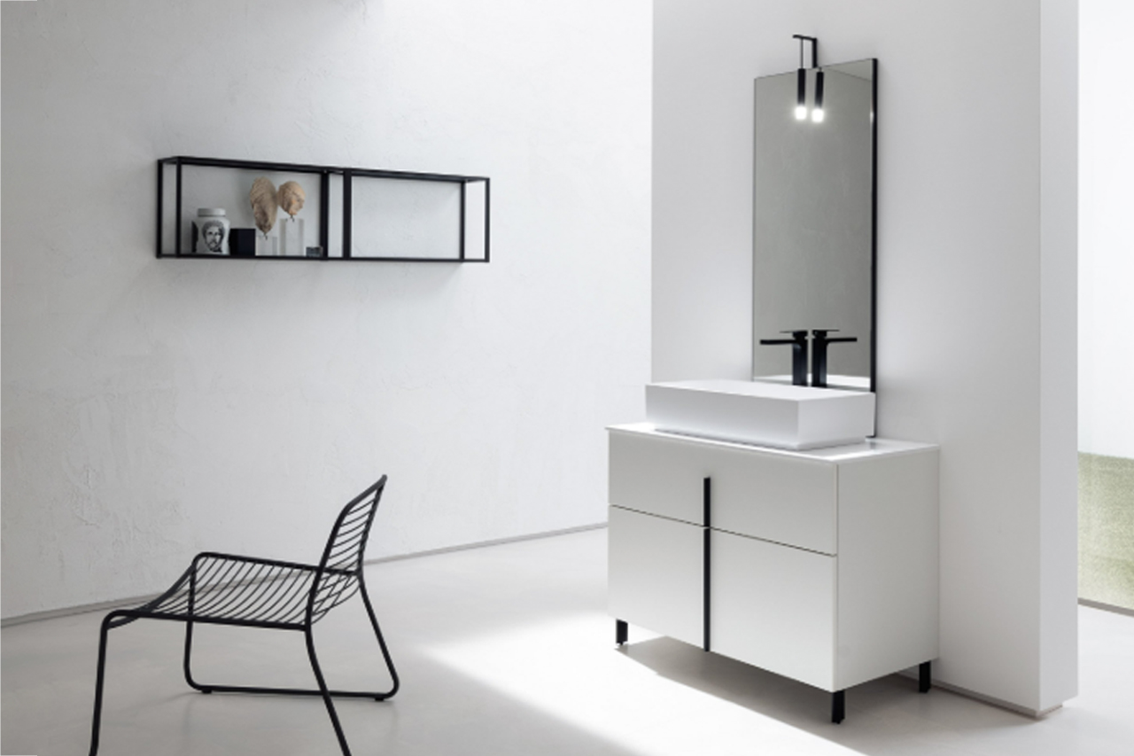 La linea d'Arredo Bagno B201 di Compab impreziosisce il locale all'insegna di creatività e design, con molta eleganza. Lo stile della collezione si distingue per un’eleganza minimalista, dove l’equilibrio tra pieni e vuoti crea ambienti armoniosi e visivamente leggeri. Le linee sono essenziali e definite, con volumi puri che valorizzano ogni elemento del bagno. Il design si completa con una ricca gamma di finiture personalizzabili, che spaziano dai raffinati laccati opachi alle texture materiche e ai laminati moderni, pensati per adattarsi a ogni gusto e stile d’arredo.